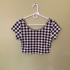 B Envied Cropped Stretch Houndstooth Top, L. Black and White